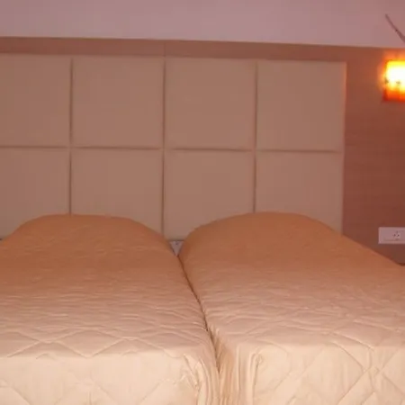 Memphis Otel 3*